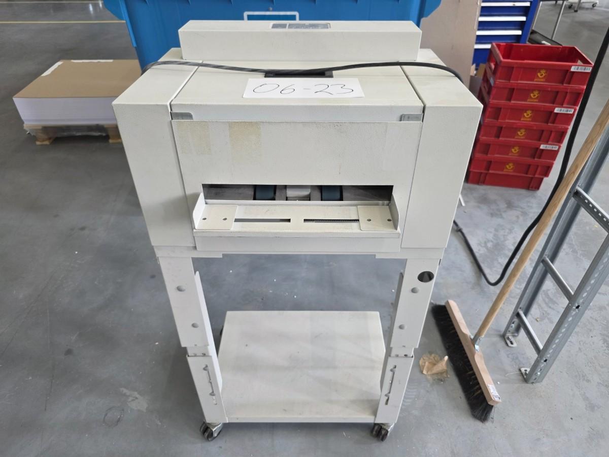 2002 Plockmatic PL104 SquareFold Firkantryggpresse for hefter