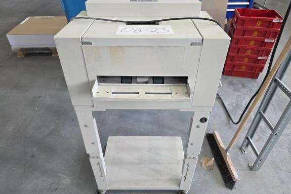 2002 Plockmatic PL104 SquareFold Firkantryggpresse for hefter