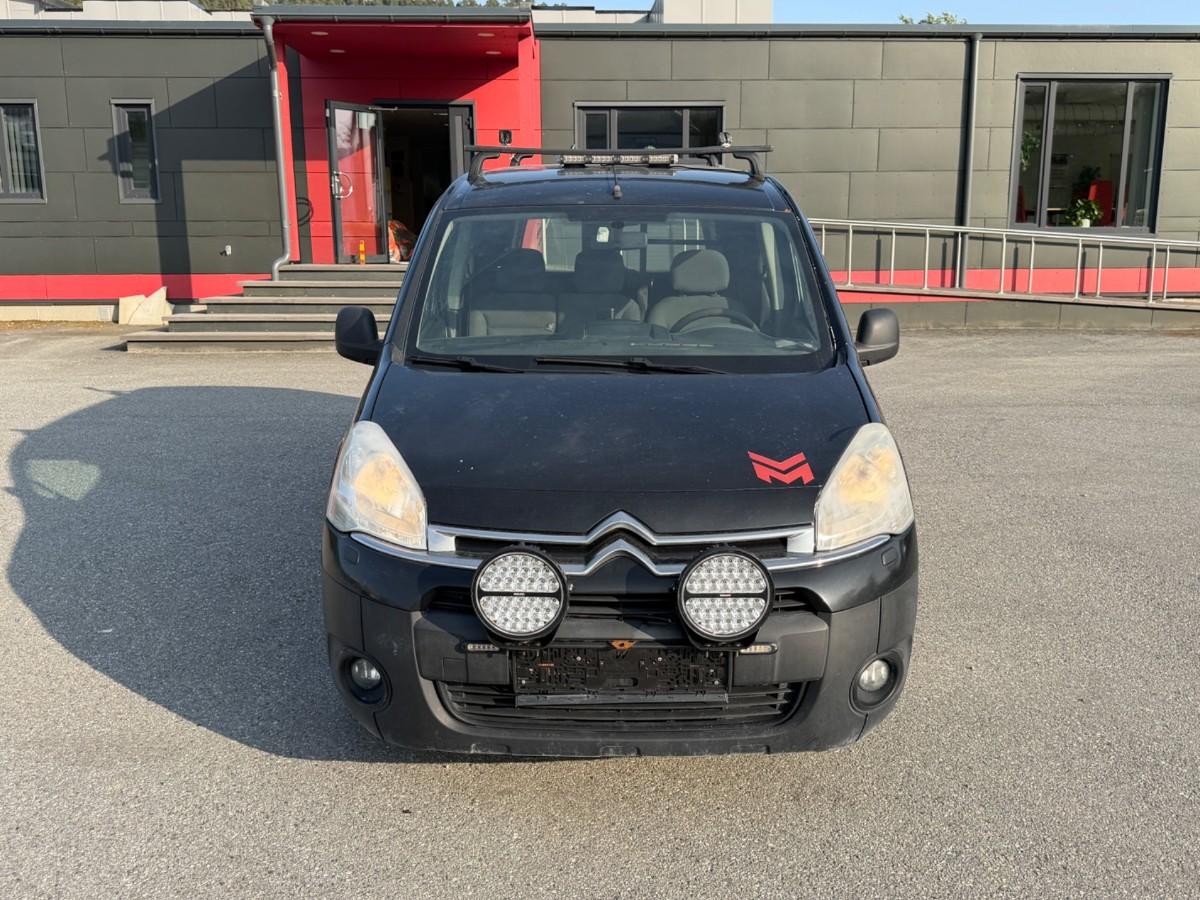 2015 Renault Trafic 1.6 D 140 HK HENGERFESTE CRUISE S+V