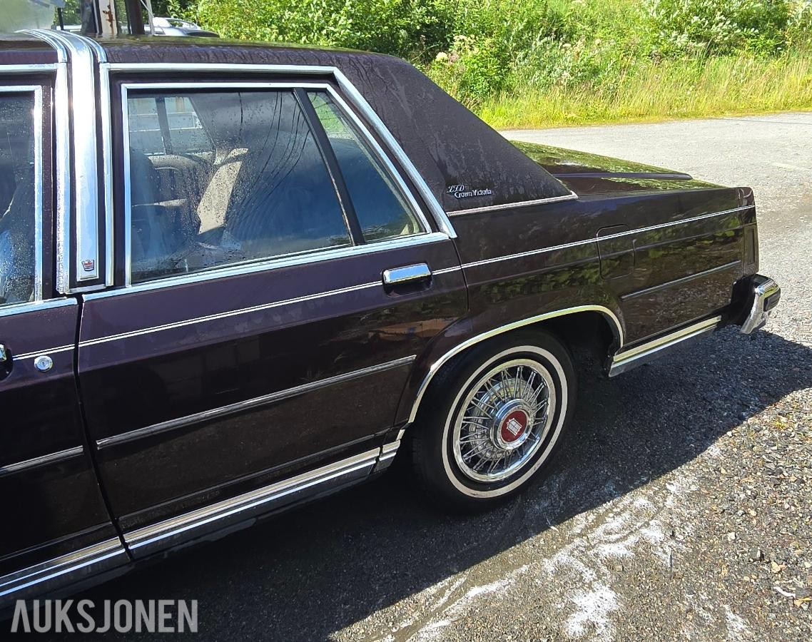 1986 Ford LTD Crown Victoria