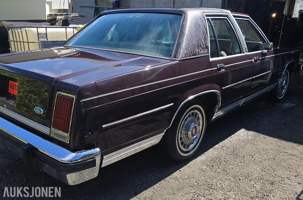 1986 Ford LTD Crown Victoria