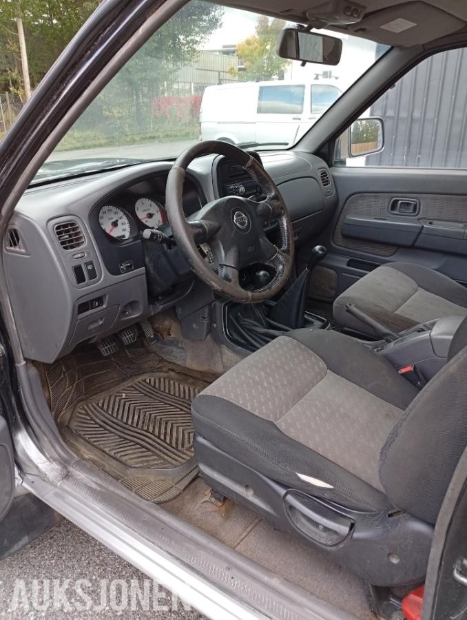 2004 Nissan King Cab 2.5D 133hk 4X4