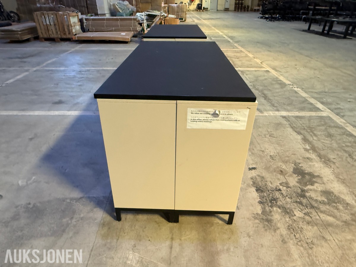 2 stk skjenker / oppbevaringsskap med skyvedører – 160 × 40 × 90 cm