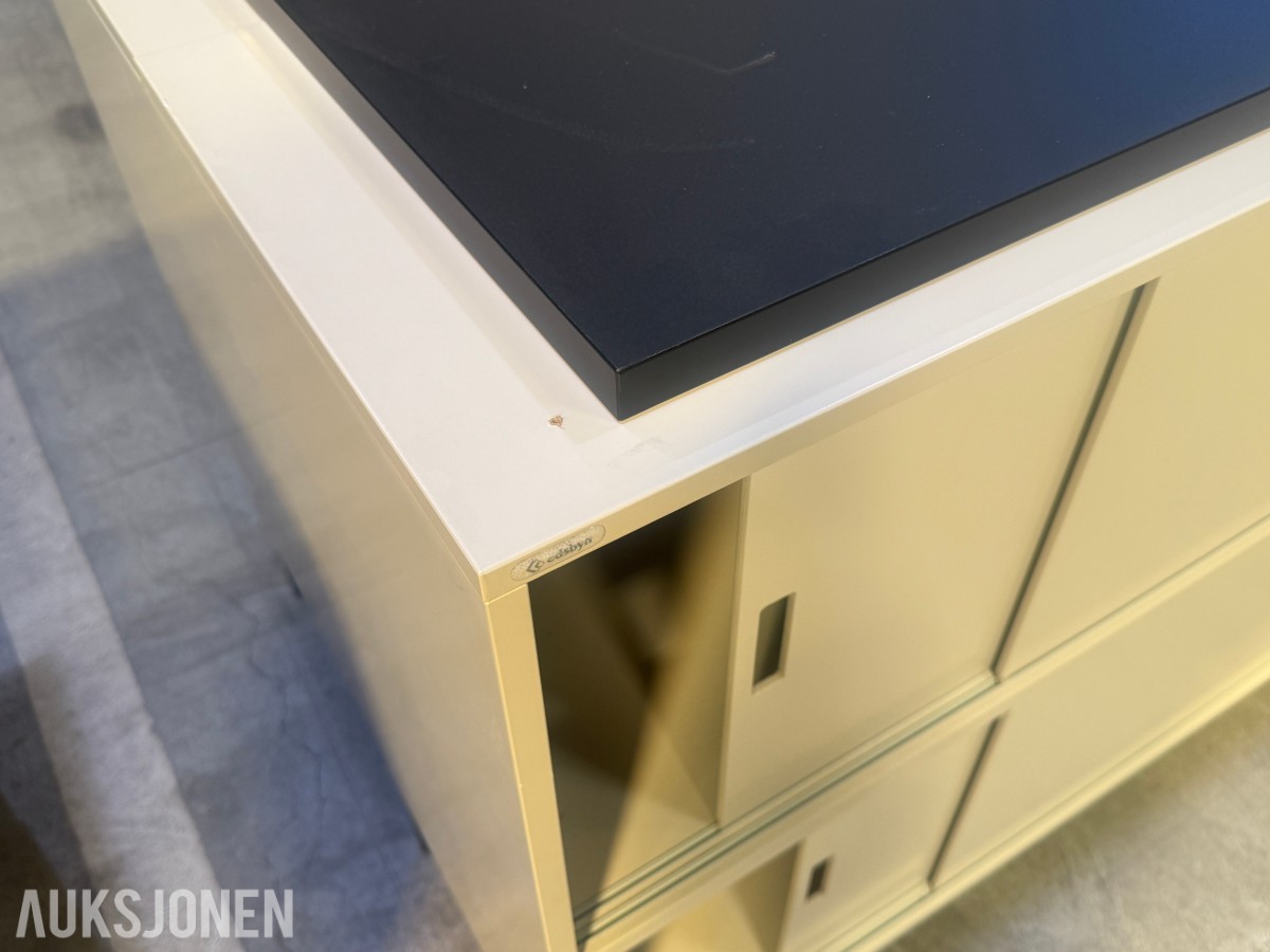 2 stk skjenker / oppbevaringsskap med skyvedører – 160 × 40 × 90 cm