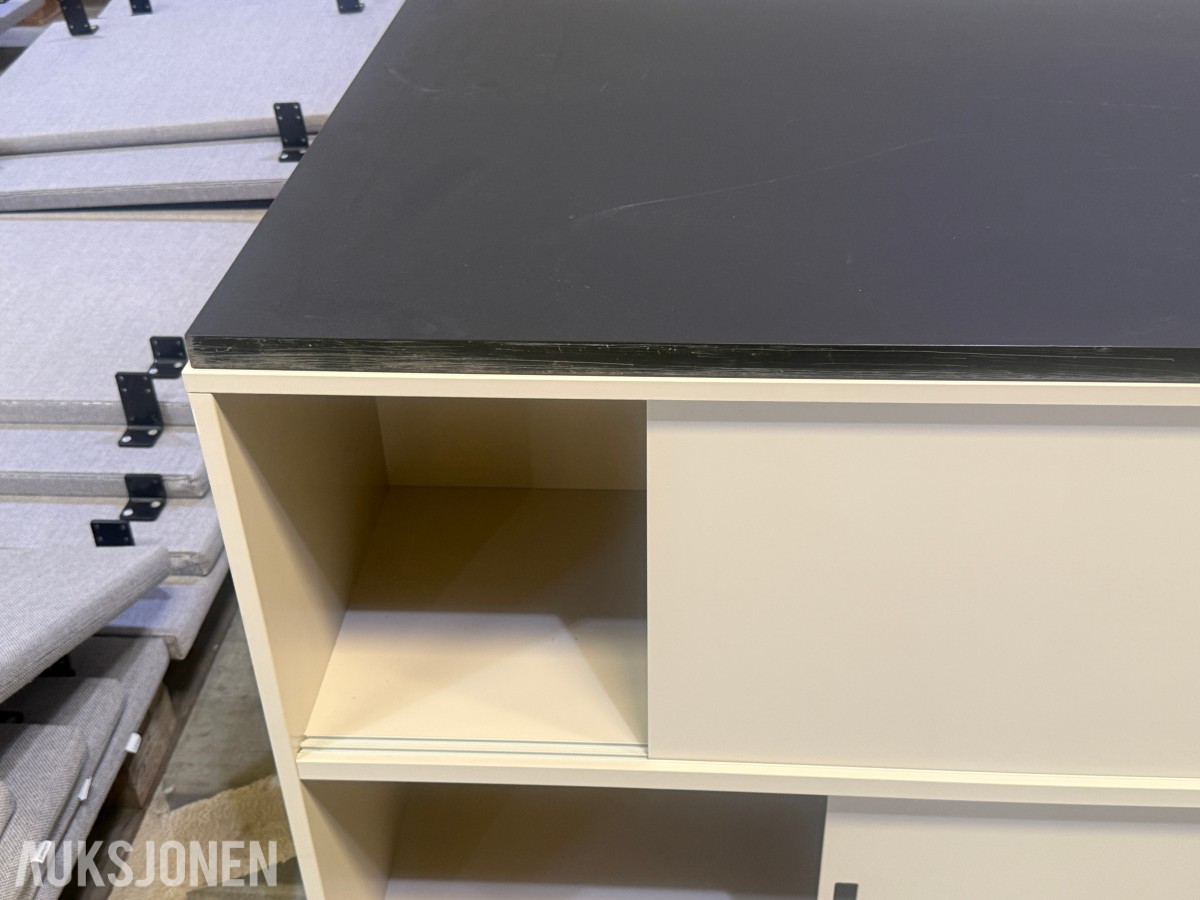 2 stk skjenker / oppbevaringsskap med skyvedører – 160 × 40 × 90 cm