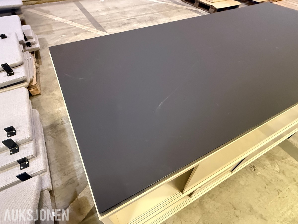2 stk skjenker / oppbevaringsskap med skyvedører – 160 × 40 × 90 cm