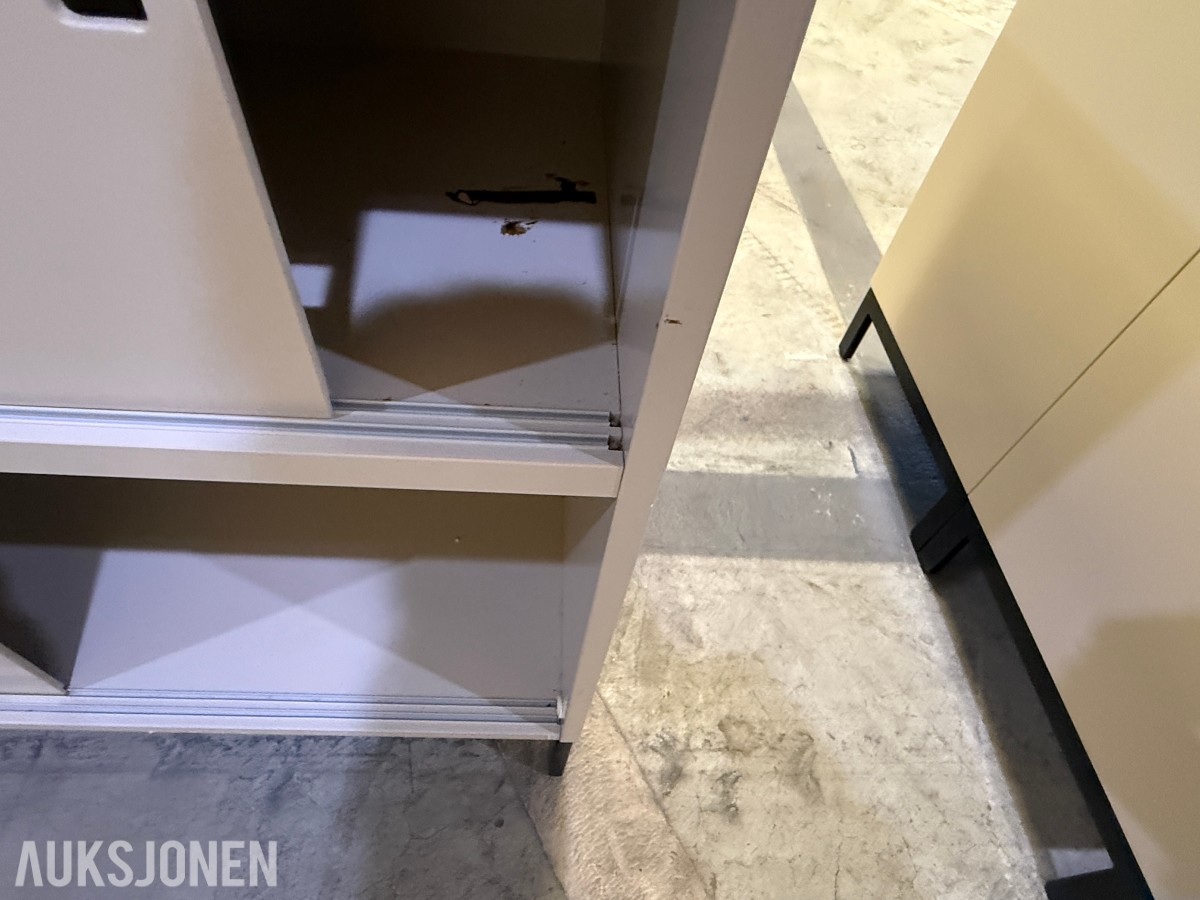 2 stk skjenker / oppbevaringsskap med skyvedører – 160 × 40 × 90 cm