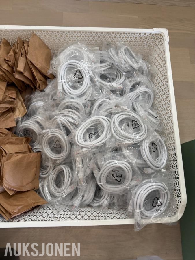 Nye og uåpnede nettverkskabler (ethernet-kabler)
