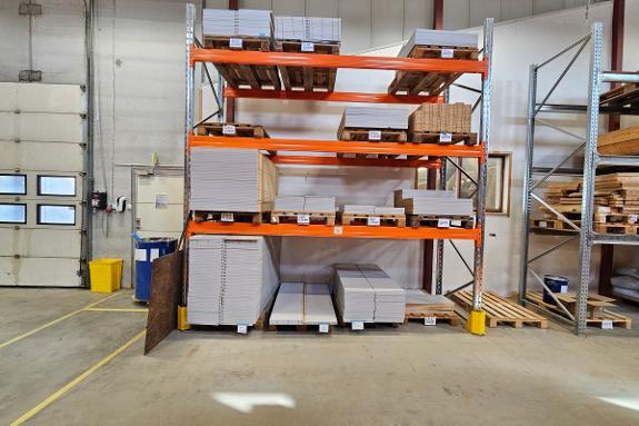Pallereol Lager Systemer - bredde ca. 3,7 m - høyde ca. 4,0 m - dybde ca. 1,1 m