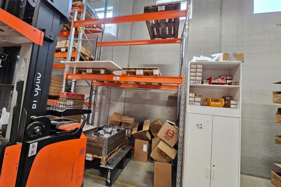 Pallereol Nordplan - seksjonsbredde ca. 2,9 m - høyde ca. 4,0 m - dybde ca. 1,1 m - skiltet maks 800 kg per EUR-pall