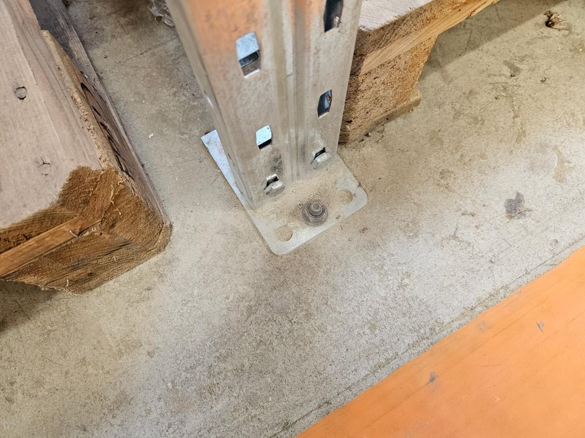 Pallereol Lager Systemer - seksjonsbredde ca. 2,9 m - dybde ca. 1,1 m - to seksjoner - to bjelkenivåer