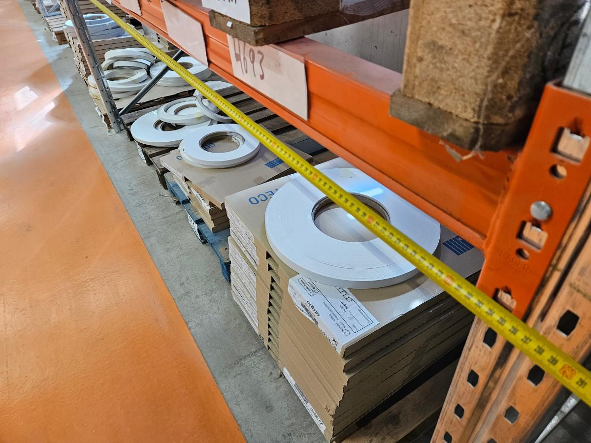 Pallereol Lager Systemer - seksjonsbredde ca. 2,9 m - dybde ca. 1,1 m - to seksjoner - to bjelkenivåer