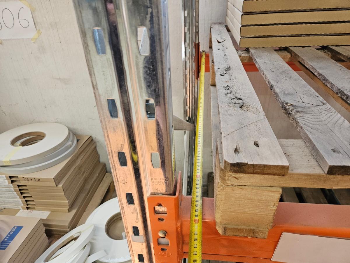 Pallereol Lager Systemer - seksjonsbredde ca. 2,9 m - dybde ca. 1,1 m - to seksjoner - to bjelkenivåer