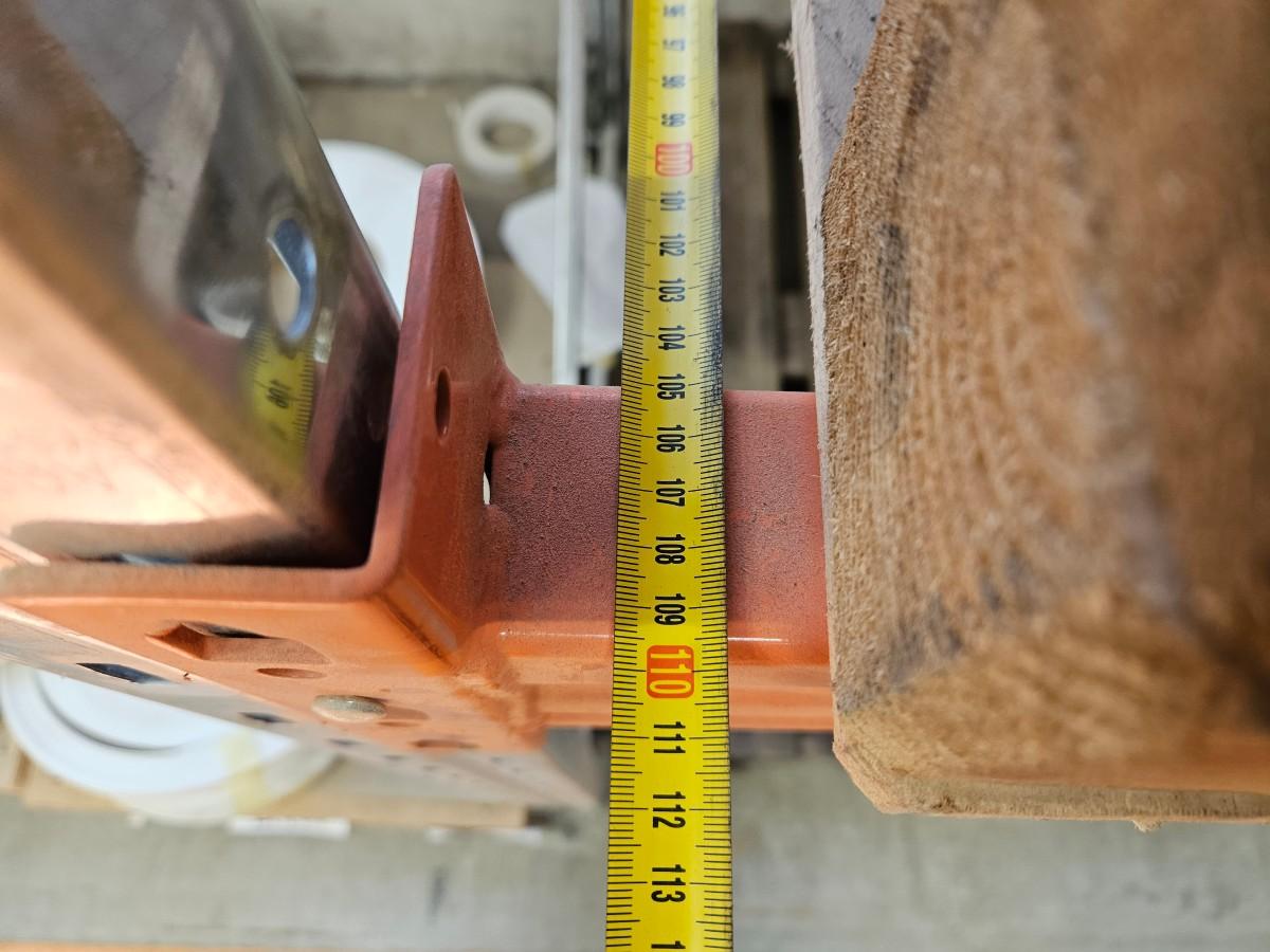 Pallereol Lager Systemer - seksjonsbredde ca. 2,9 m - dybde ca. 1,1 m - to seksjoner - to bjelkenivåer
