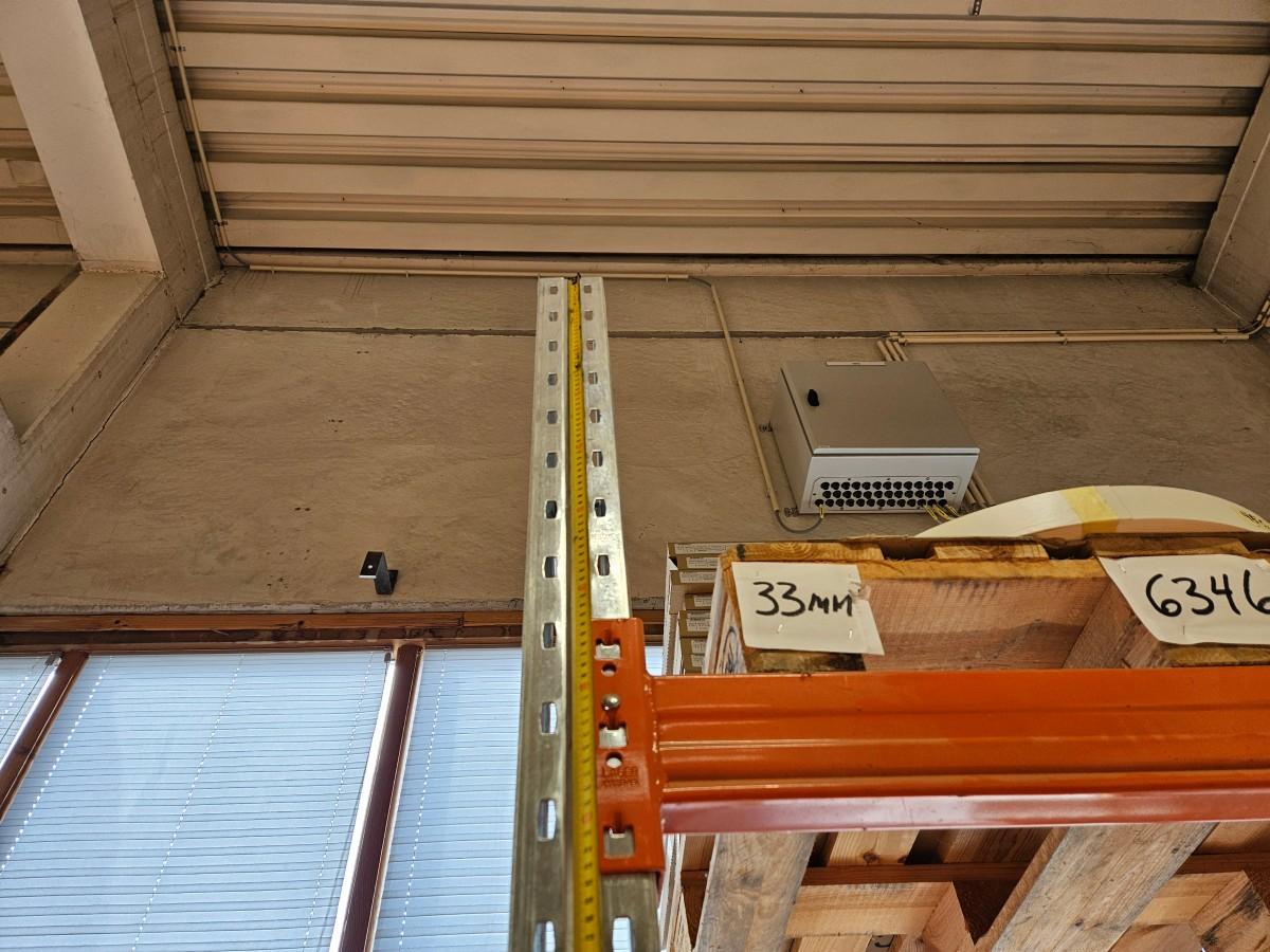 Pallereol Lager Systemer - seksjonsbredde ca. 2,9 m - dybde ca. 1,1 m - to seksjoner - to bjelkenivåer