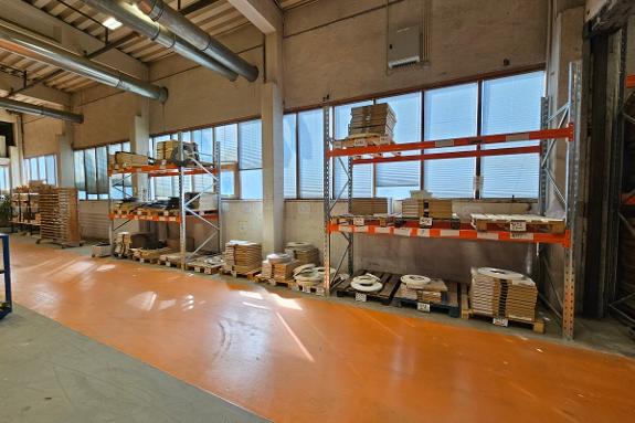 Pallereol Lager Systemer - seksjonsbredde ca. 2,9 m - dybde ca. 1,1 m - to seksjoner - to bjelkenivåer