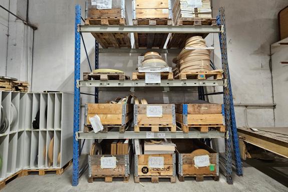 Pallereol - seksjonsbredde ca. 2,9 m - høyde ca. 3,5 m - dybde ca. 1,1 m - eldre utførelse