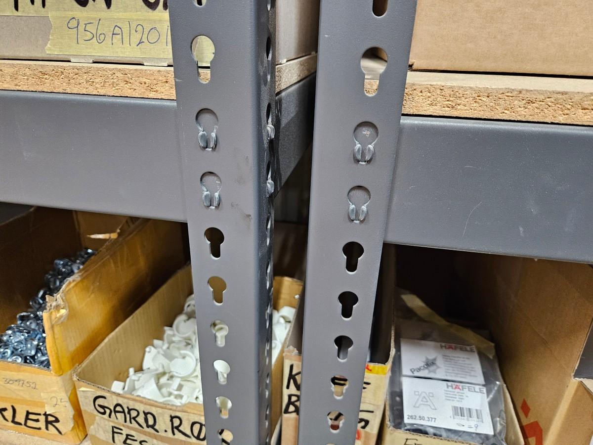 2 stk hyller uten innhold - 186 x 198,5 cm