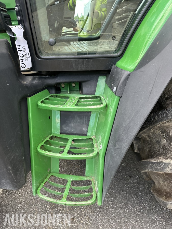 2014 John Deere 6115R kun 2928t
