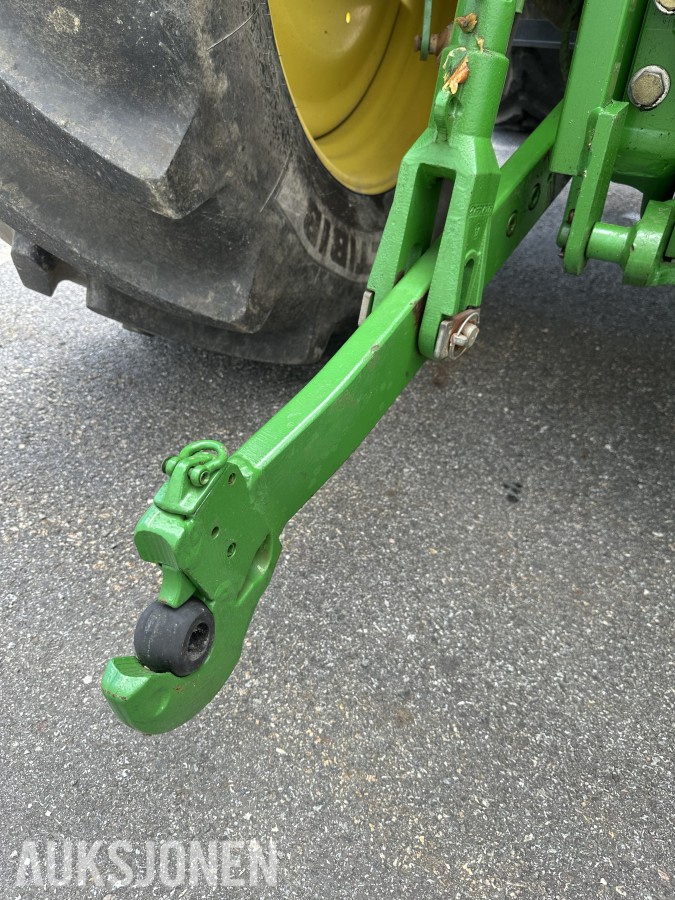 2014 John Deere 6115R kun 2928t