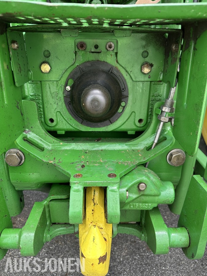 2014 John Deere 6115R kun 2928t