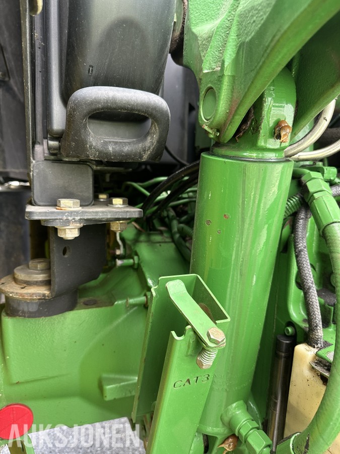 2014 John Deere 6115R kun 2928t