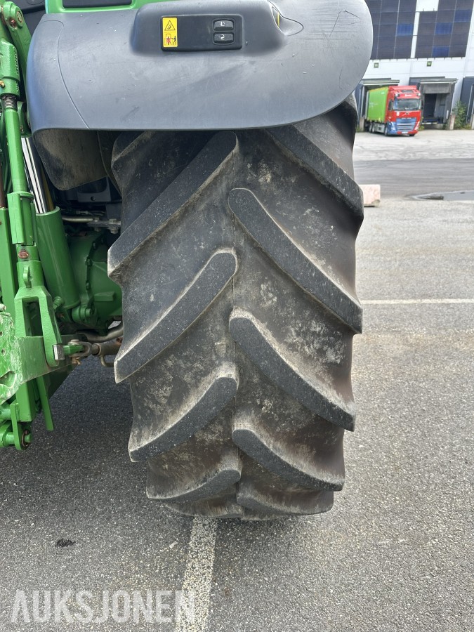 2014 John Deere 6115R kun 2928t
