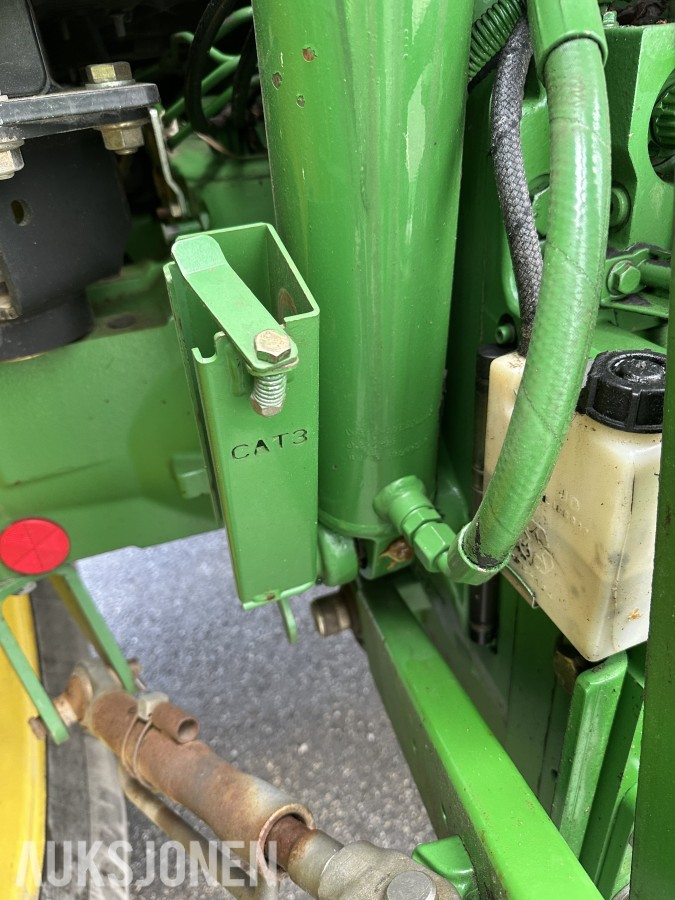 2014 John Deere 6115R kun 2928t