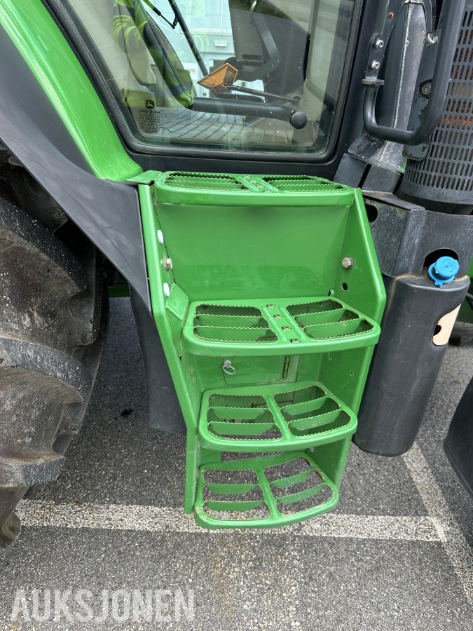2014 John Deere 6115R kun 2928t
