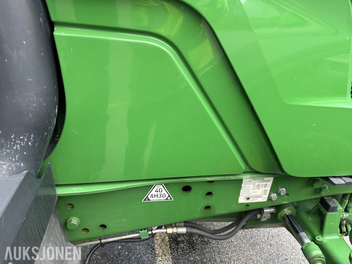 2014 John Deere 6115R kun 2928t