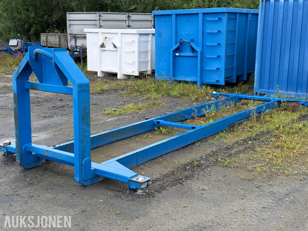 2011 - 20 fots container med containerramme