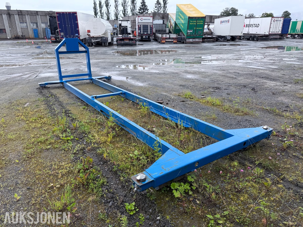 2011 - 20 fots container med containerramme