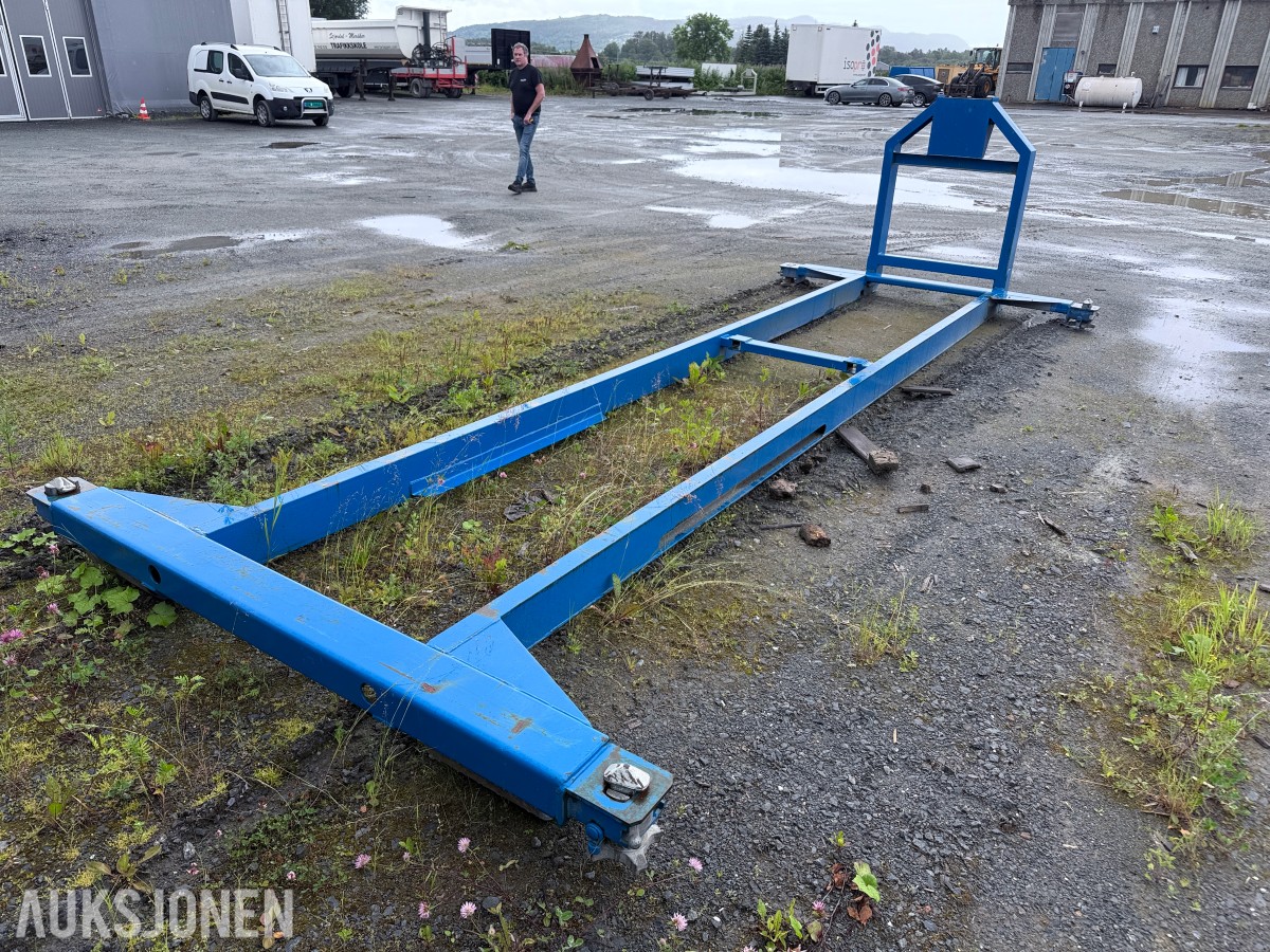 2011 - 20 fots container med containerramme