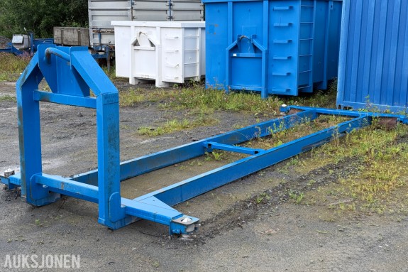 2011 - 20 fots container med containerramme