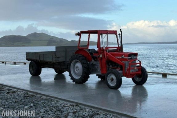 1970 MASSEY FERGUSON 135 MED MOI TIPP HENGER OG LESSEAPPARAT