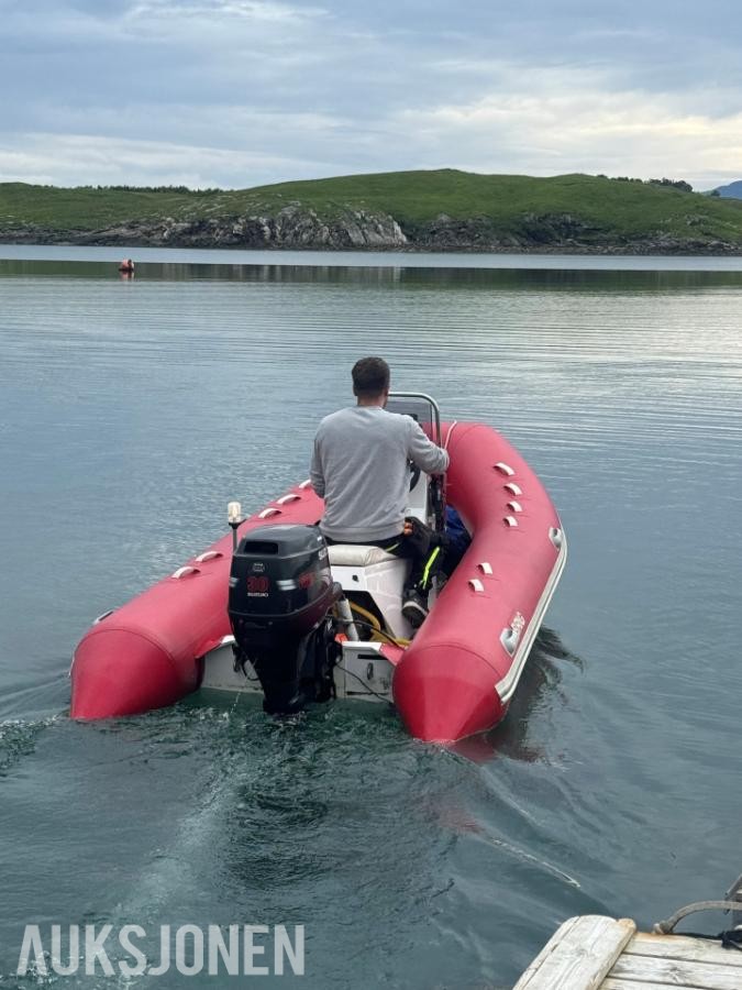 2001 BRIG 450 s RIB med henger og suzuki motor