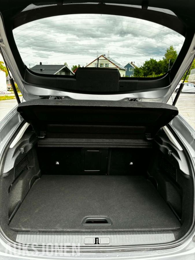 2021 Citroen E-C4 Shine 136hk Adaptiv cruisekontroll, Ryggekamera, Navigasjon