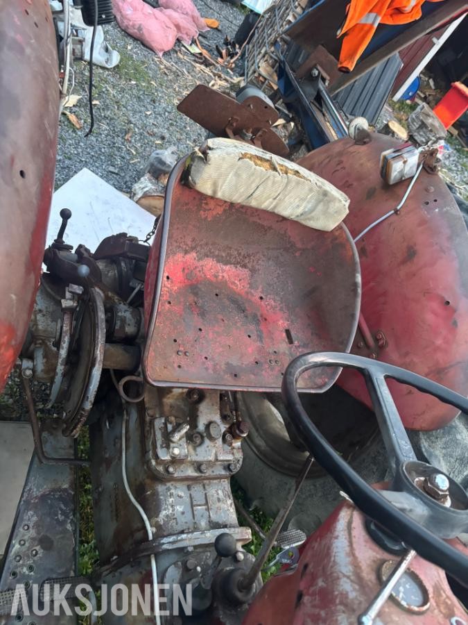 1965 Massey Ferguson 65 traktor