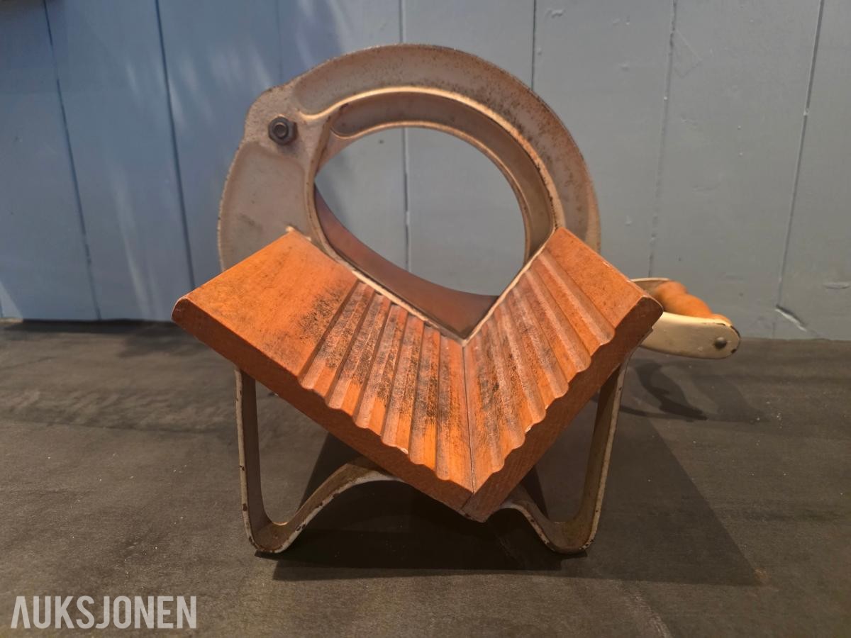 Raadvad modell 294, original dansk brødskjærer i støpejern