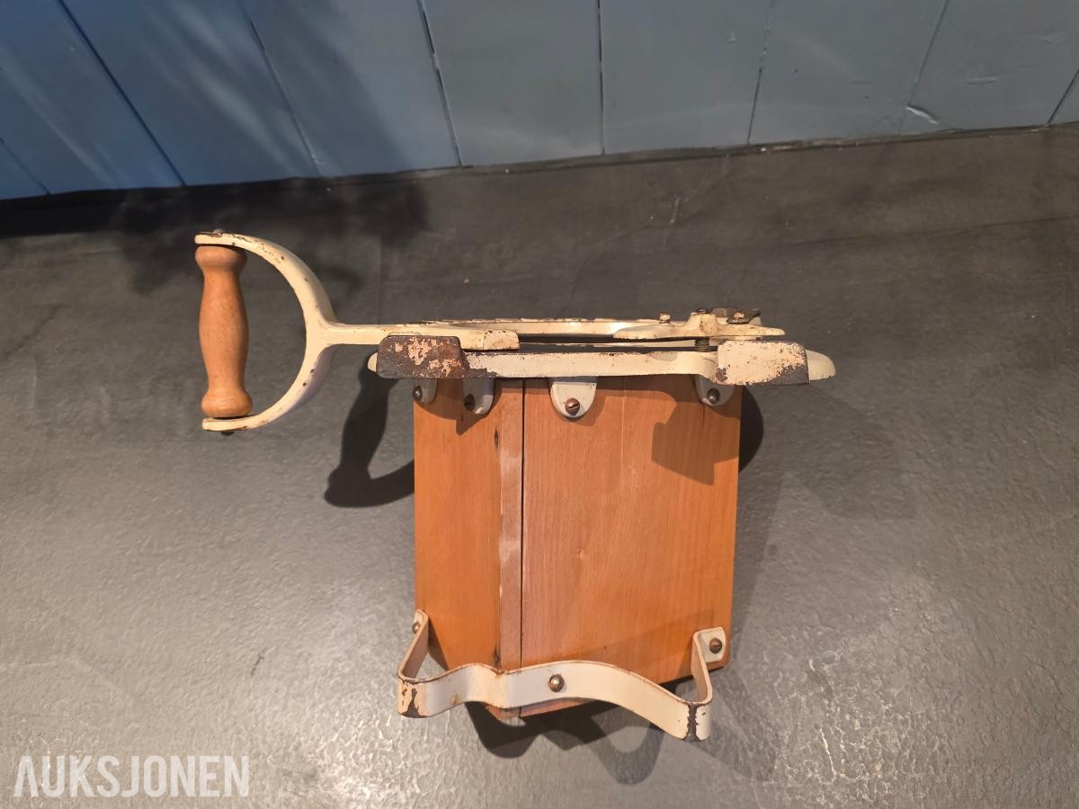 Raadvad modell 294, original dansk brødskjærer i støpejern