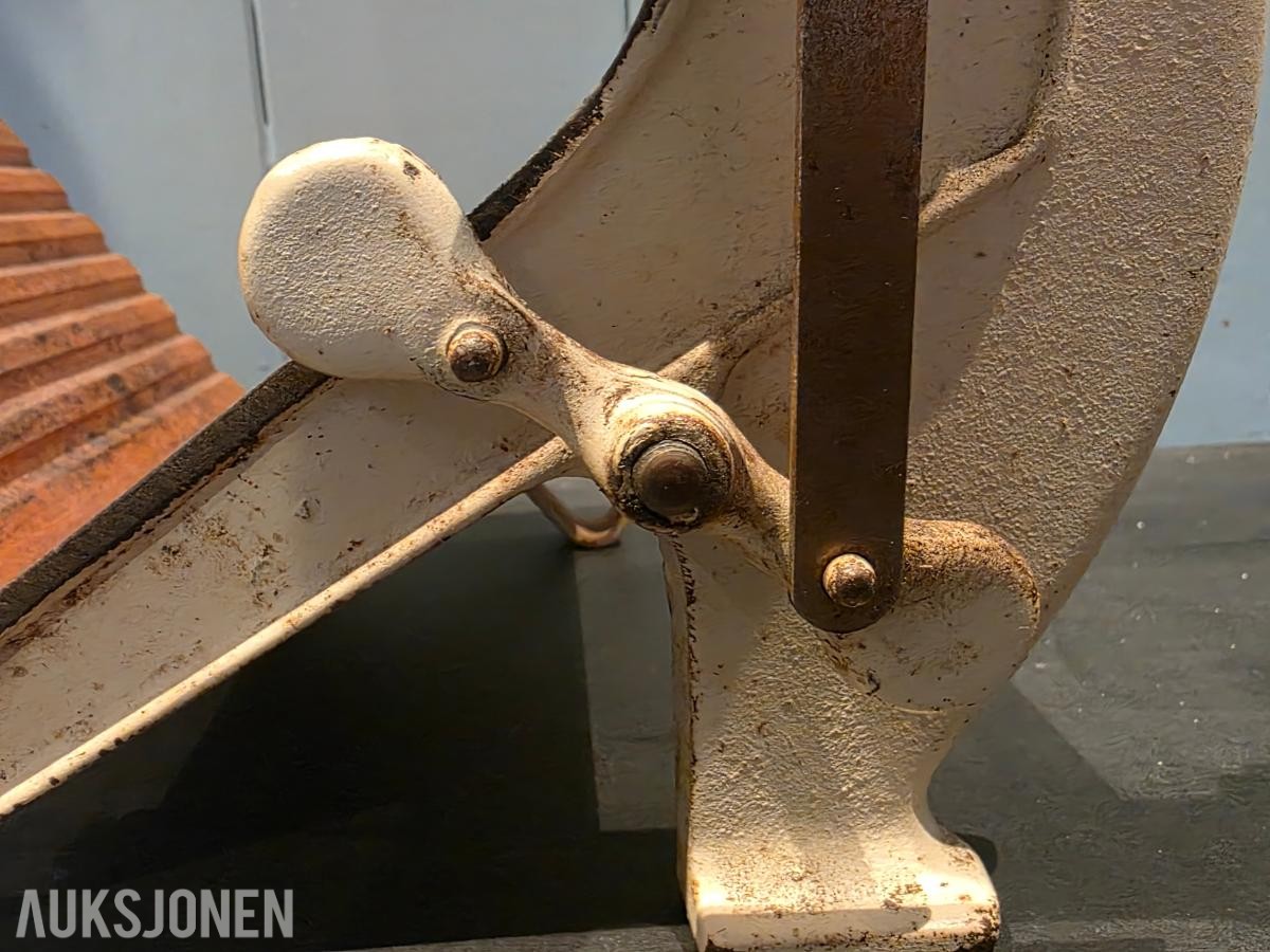 Raadvad modell 294, original dansk brødskjærer i støpejern