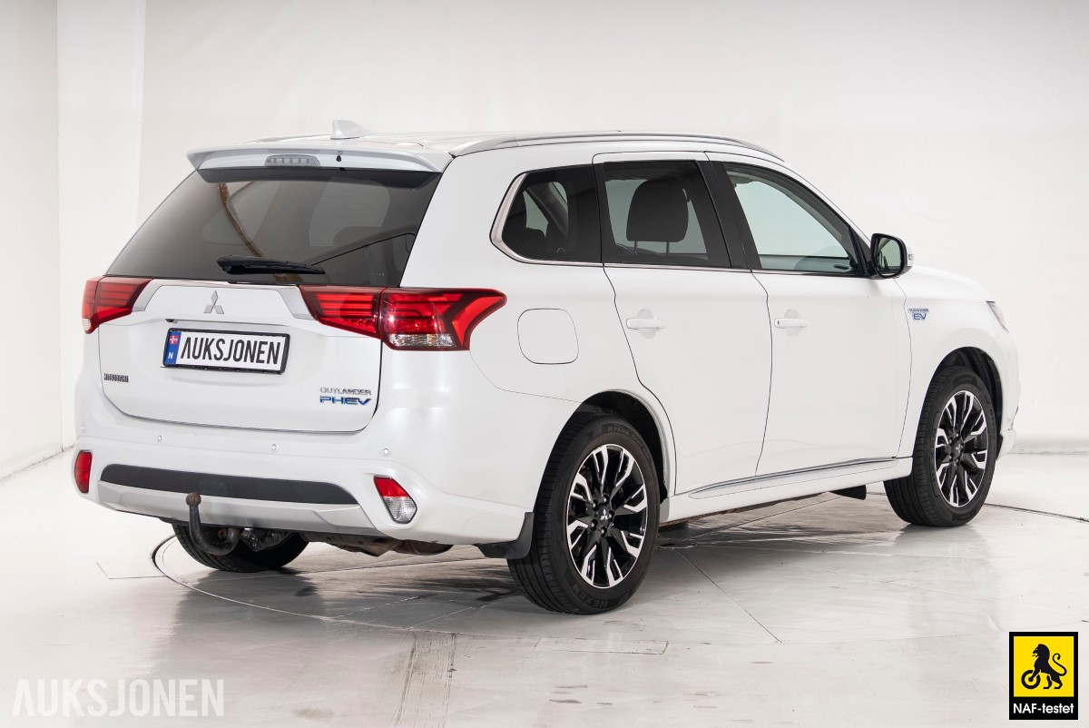 2017 Mitsubishi OUTLANDER PHEV 4WD INSTYLE+ HENGERFESTE 360-KAMERA SKINN ADAPTIV CRUISE