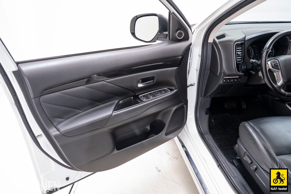 2017 Mitsubishi OUTLANDER PHEV 4WD INSTYLE+ HENGERFESTE 360-KAMERA SKINN ADAPTIV CRUISE