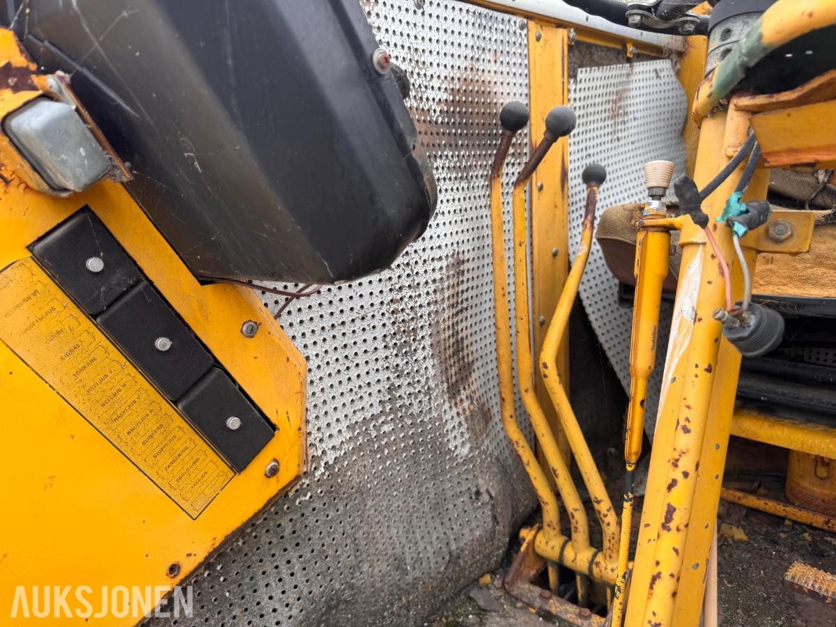 Volvo BM LM841 frontlaster med skuffe og gafler