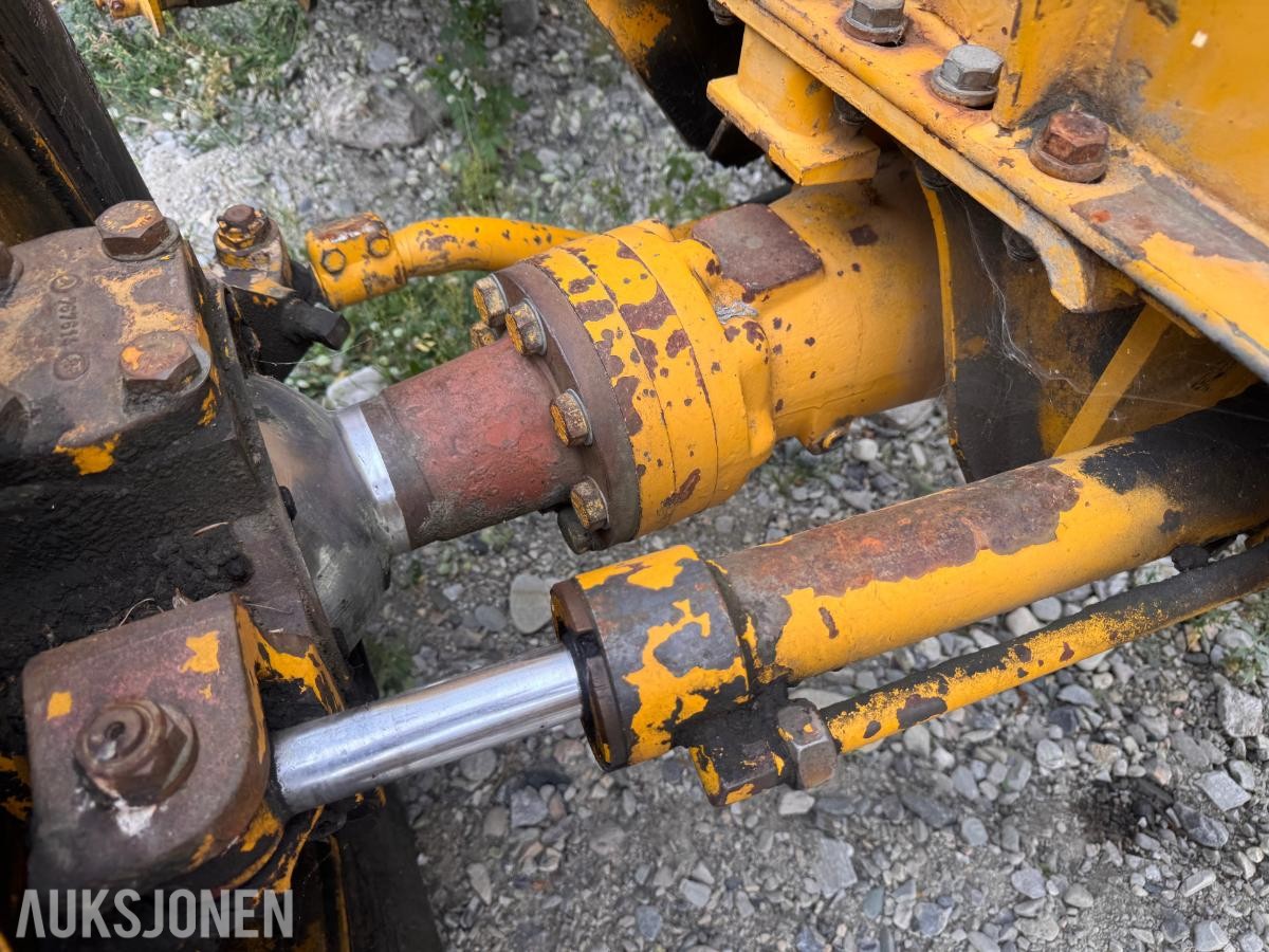 Volvo BM LM841 frontlaster med skuffe og gafler