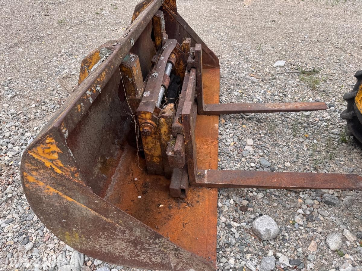 Volvo BM LM841 frontlaster med skuffe og gafler