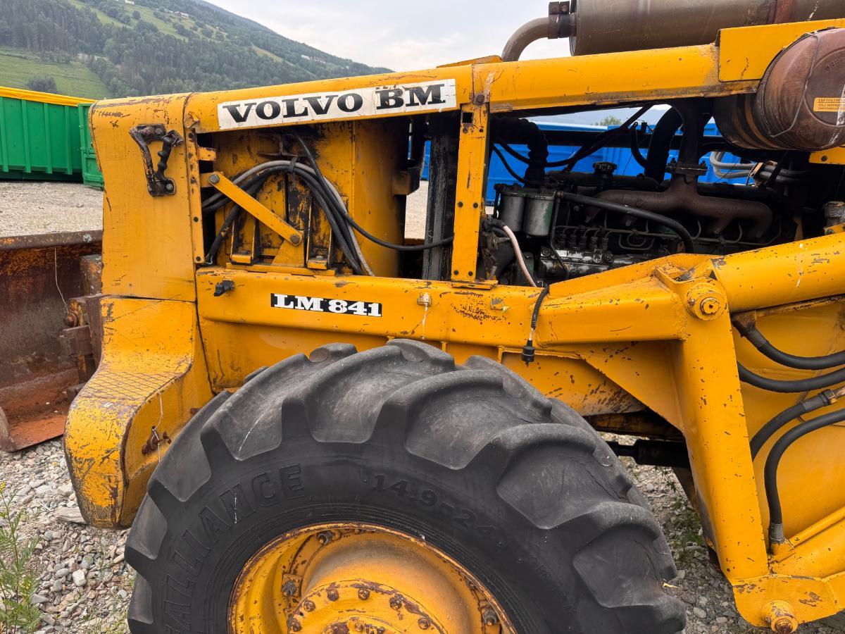 Volvo BM LM841 frontlaster med skuffe og gafler