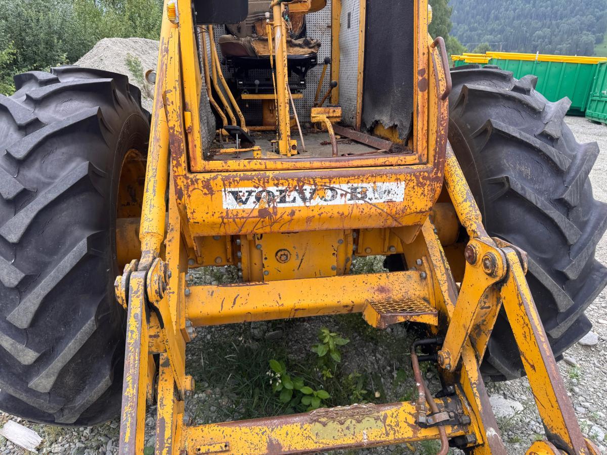 Volvo BM LM841 frontlaster med skuffe og gafler