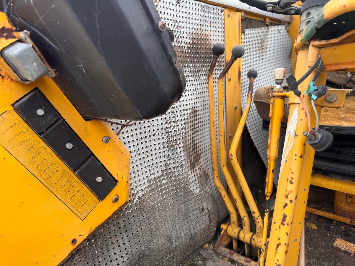 Volvo BM LM841 frontlaster med skuffe og gafler