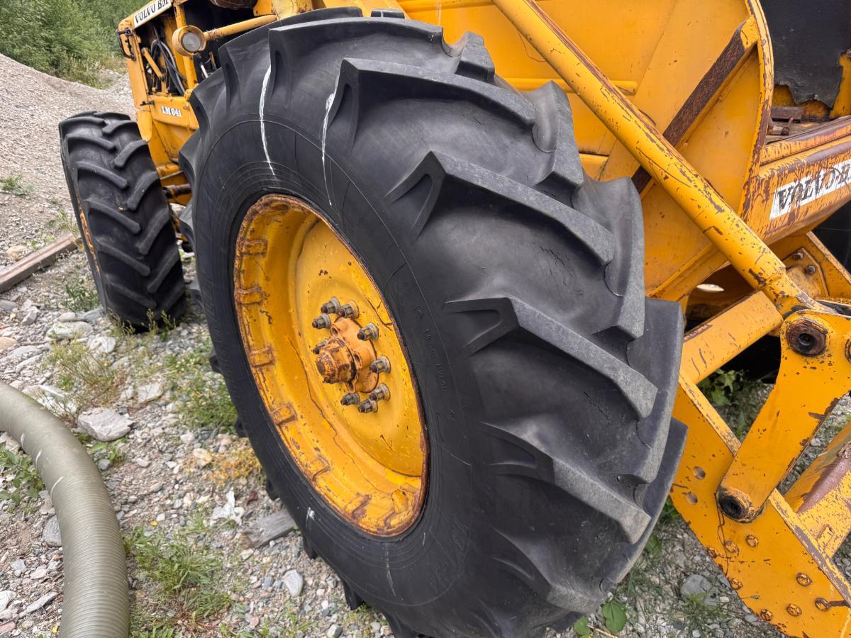 Volvo BM LM841 frontlaster med skuffe og gafler